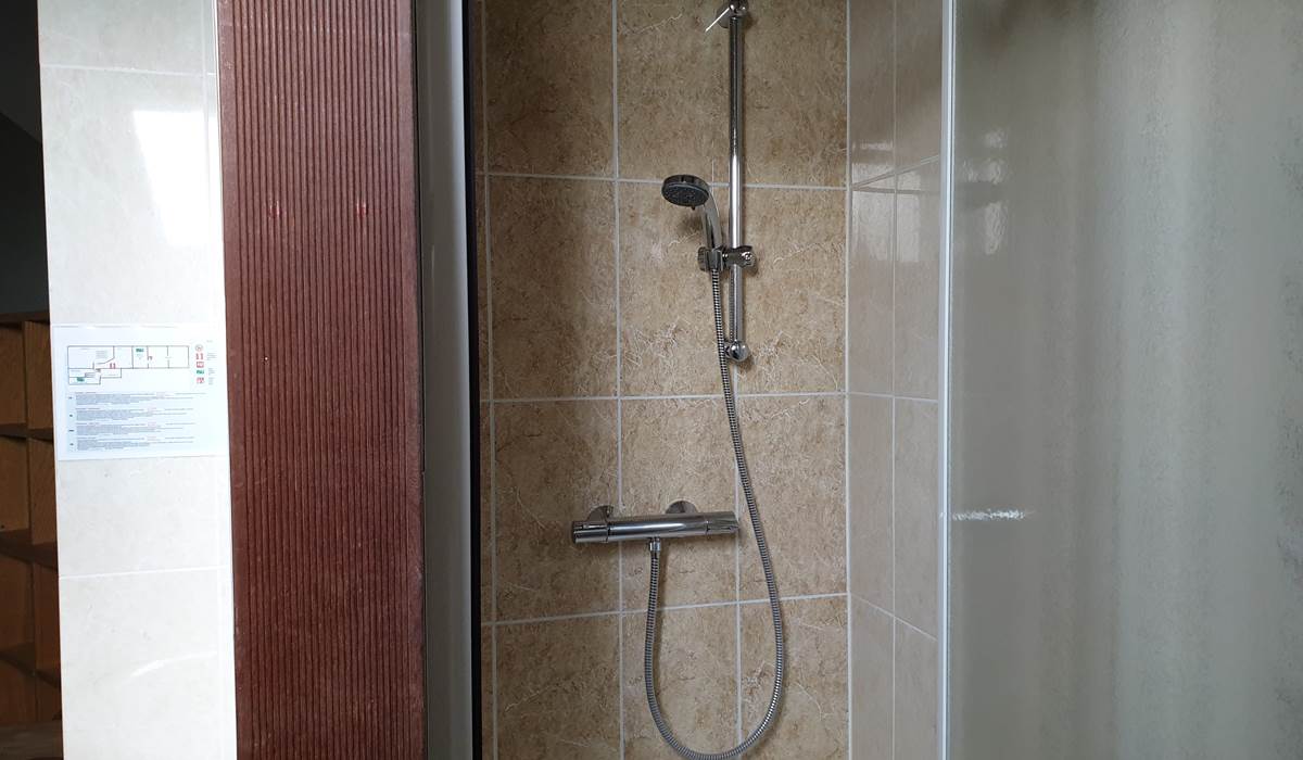 douche chambre 7
