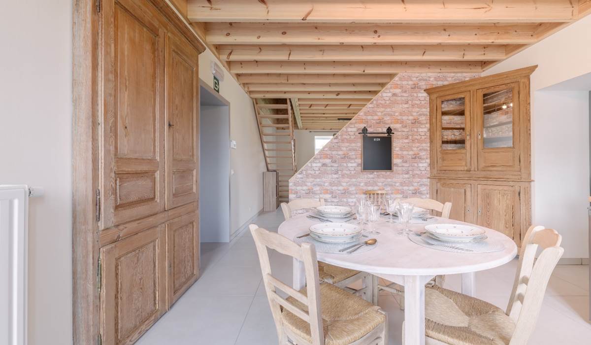 Gîtes de Juliane et Eric - Au jardin de Mamy bleue - gîte 4 personnes - table à manger