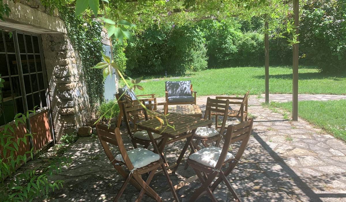 L'AUBERGE DU RANC : le salon de jardin