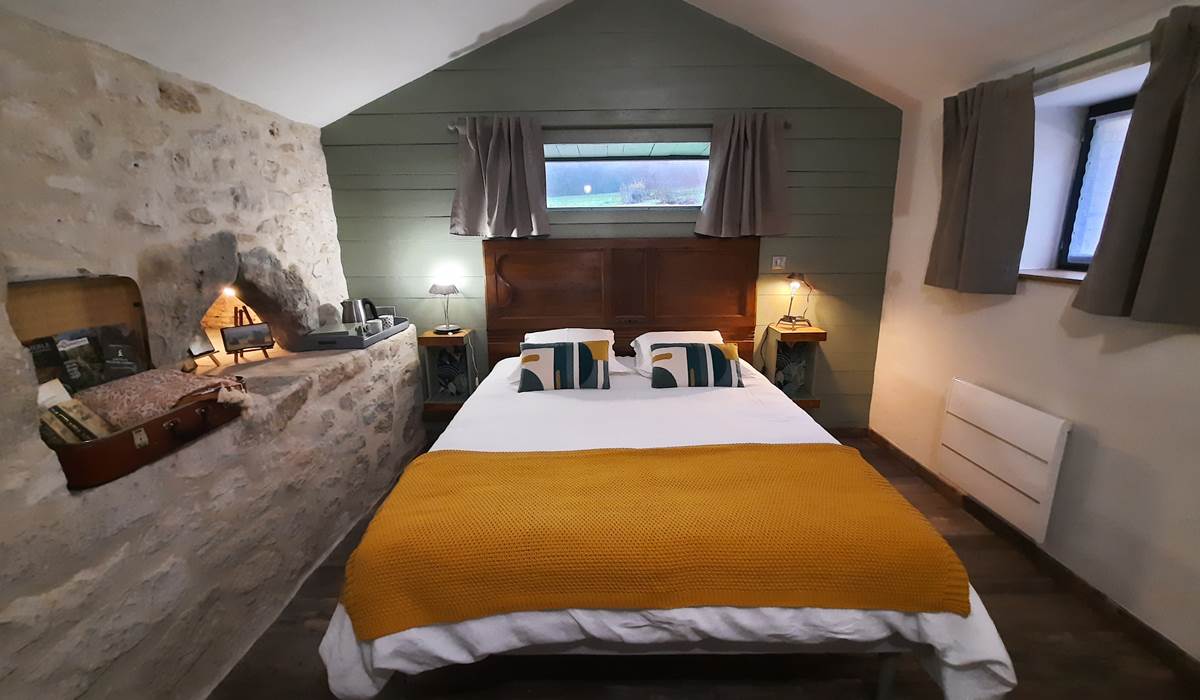 Chambre lumineuse et confortable, idéale pour une pause au calme