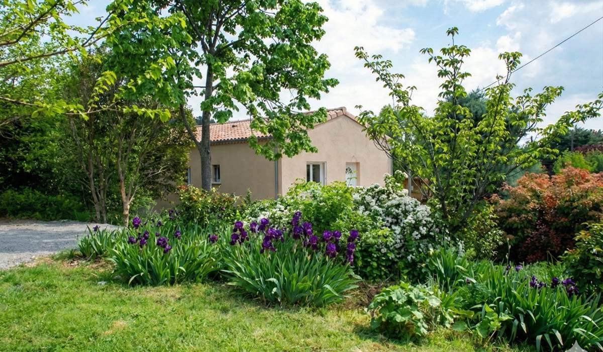 ombrebleuedufiguier-gîte-cerisiers-façade - Grande