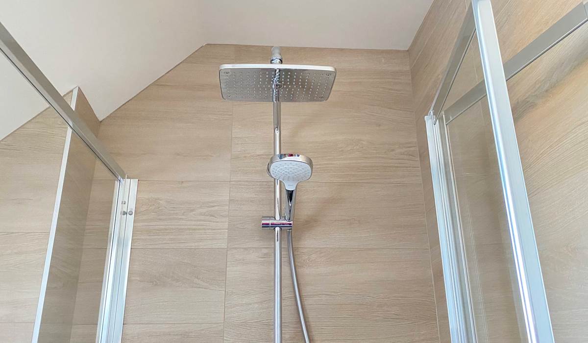 Chambre d'hote la Korrigane_Binic-Etables sur mer_ Hotel_tete de douche 0