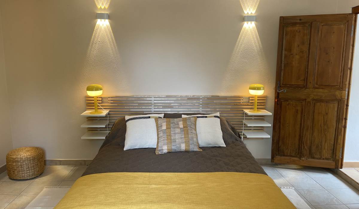 CHAMBRE JAUNE 1ER E´TAGE lit MF