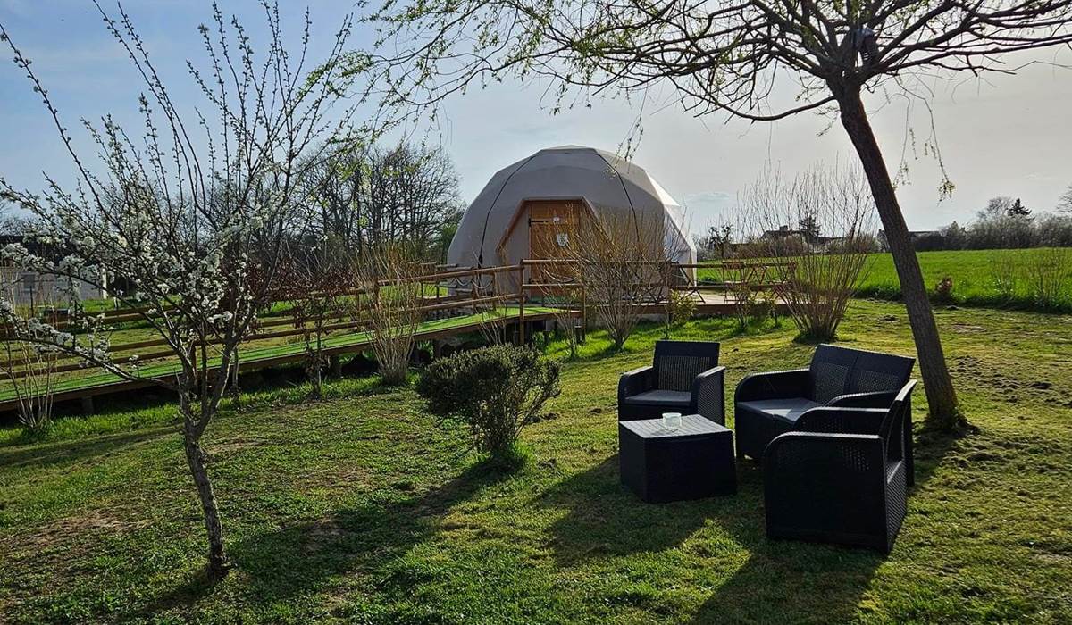Bulle dôme géodésique logement insolite à Sancerre cher