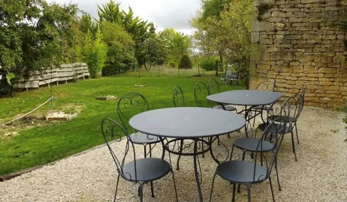 Au gîte Rocamadour, jardin clos , qui allie charme des vieilles pierres, du bois et de l'authenticité.