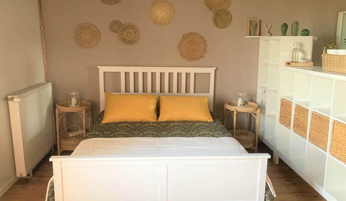 Chambre Maria côté nuit et salle de douche