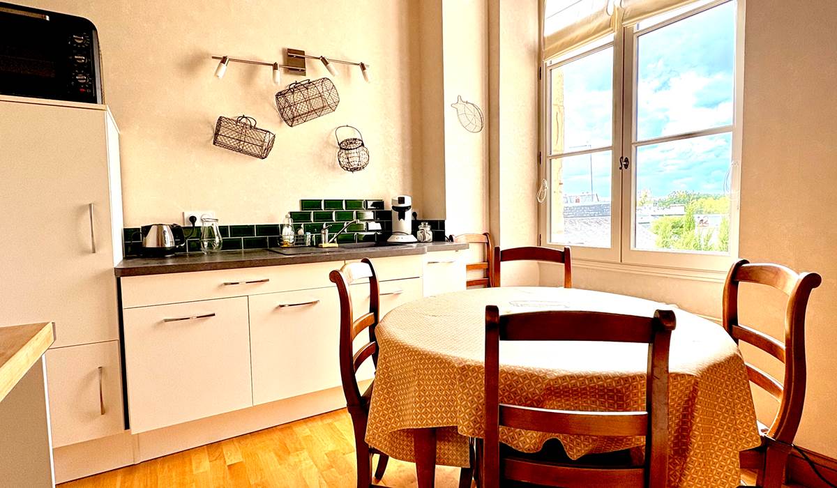 gite-deux-couronnes-chinon-cuisine 4