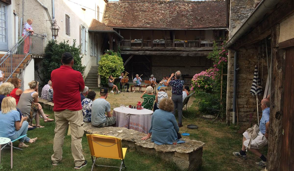 Petit concert de Jazz intimiste dans la cour
