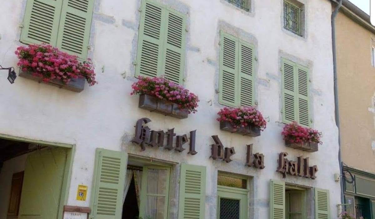 façade de l'hôtel de la halle