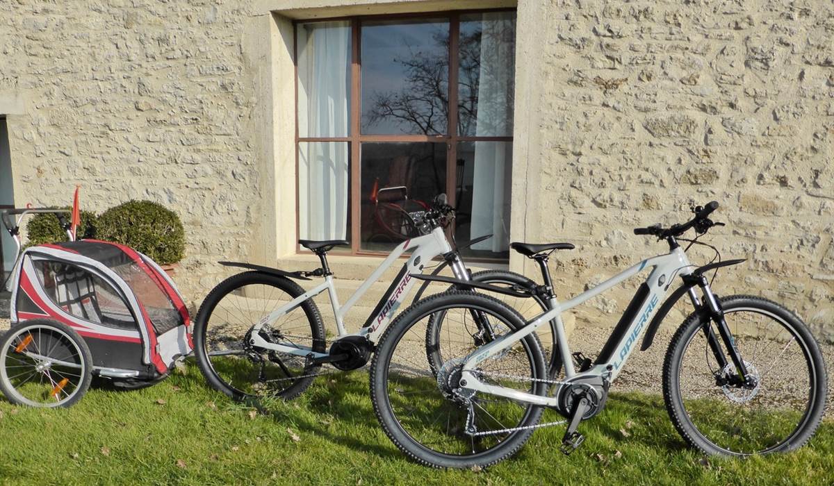 Vélos électriques les gites de fred en Dordogne à disposition des clients