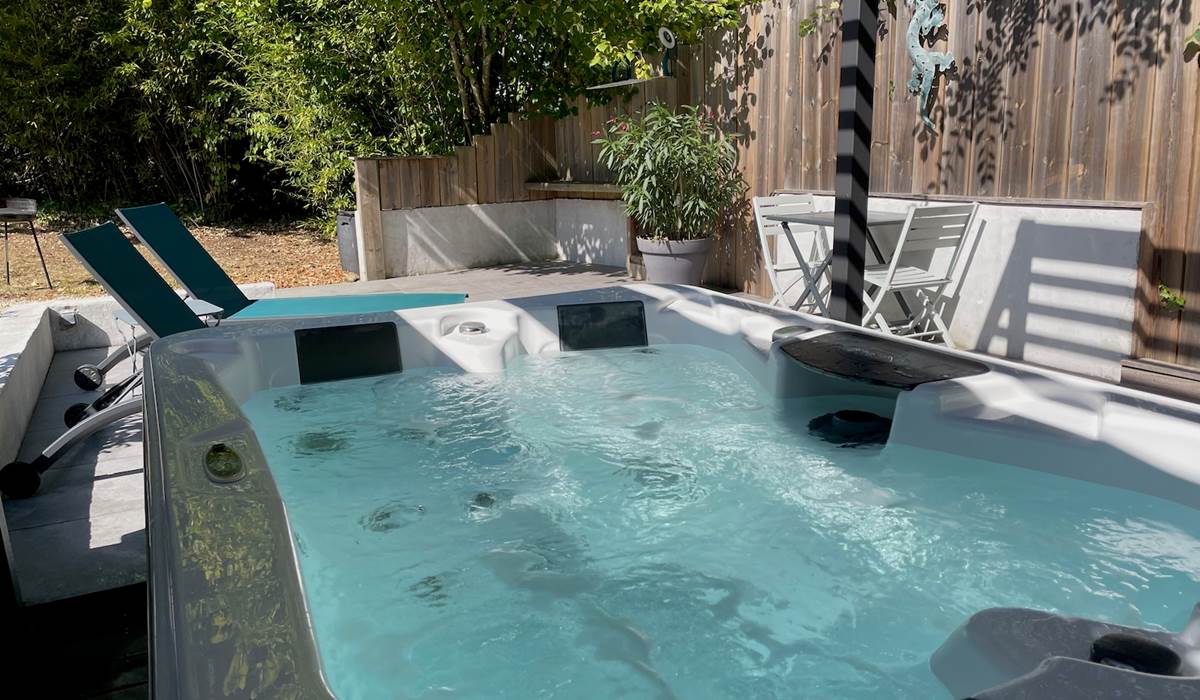 jacuzzi privatif-Sarlat-Dordogne-week-end