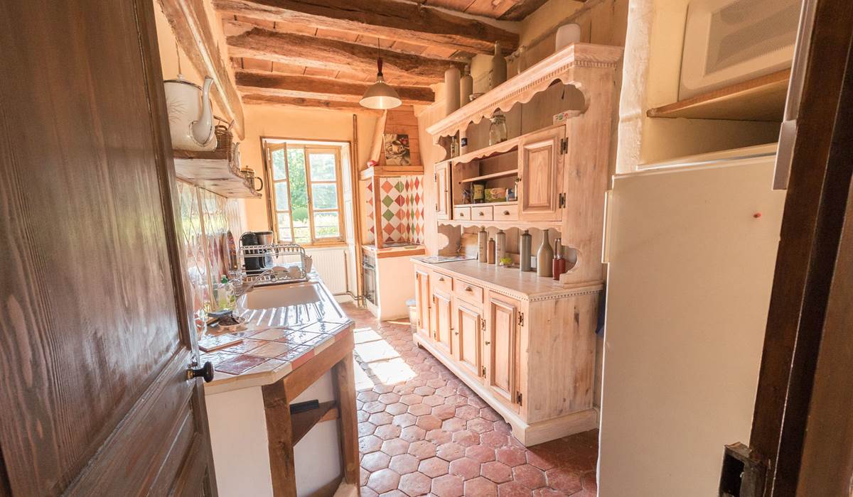 Cuisine entièrement equipee attenante aux chambres