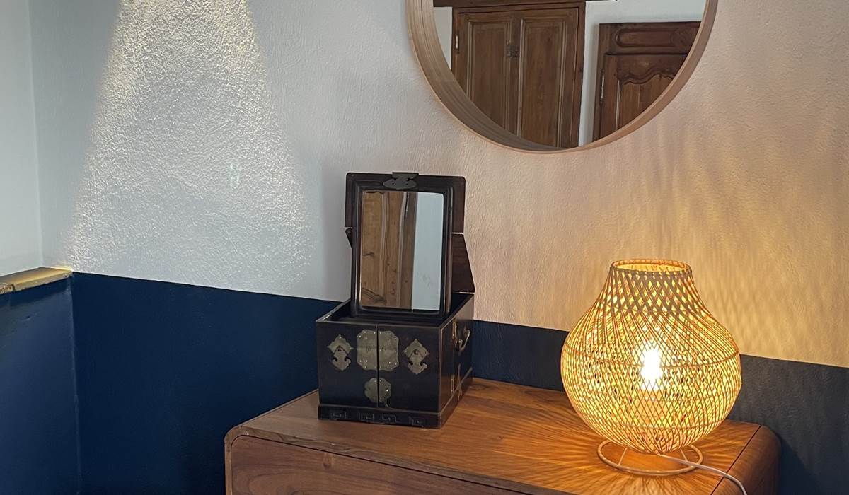 CHAMBRE MARINE-ROUGE 1ER E´TAGE commode MF