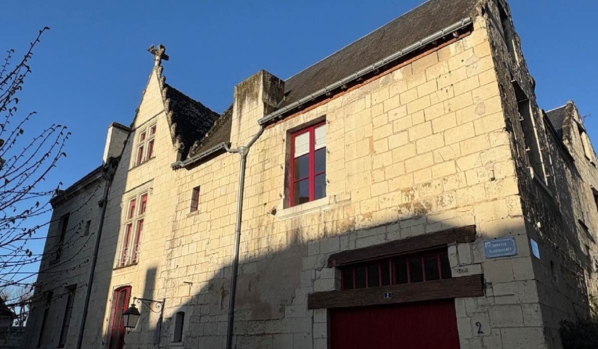 gite-deux-couronnes-chinon-façade