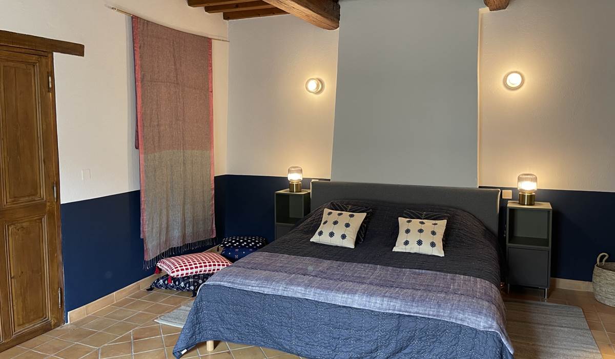 CHAMBRE MARINE-ROUGE 1ER E´TAGE lit MF