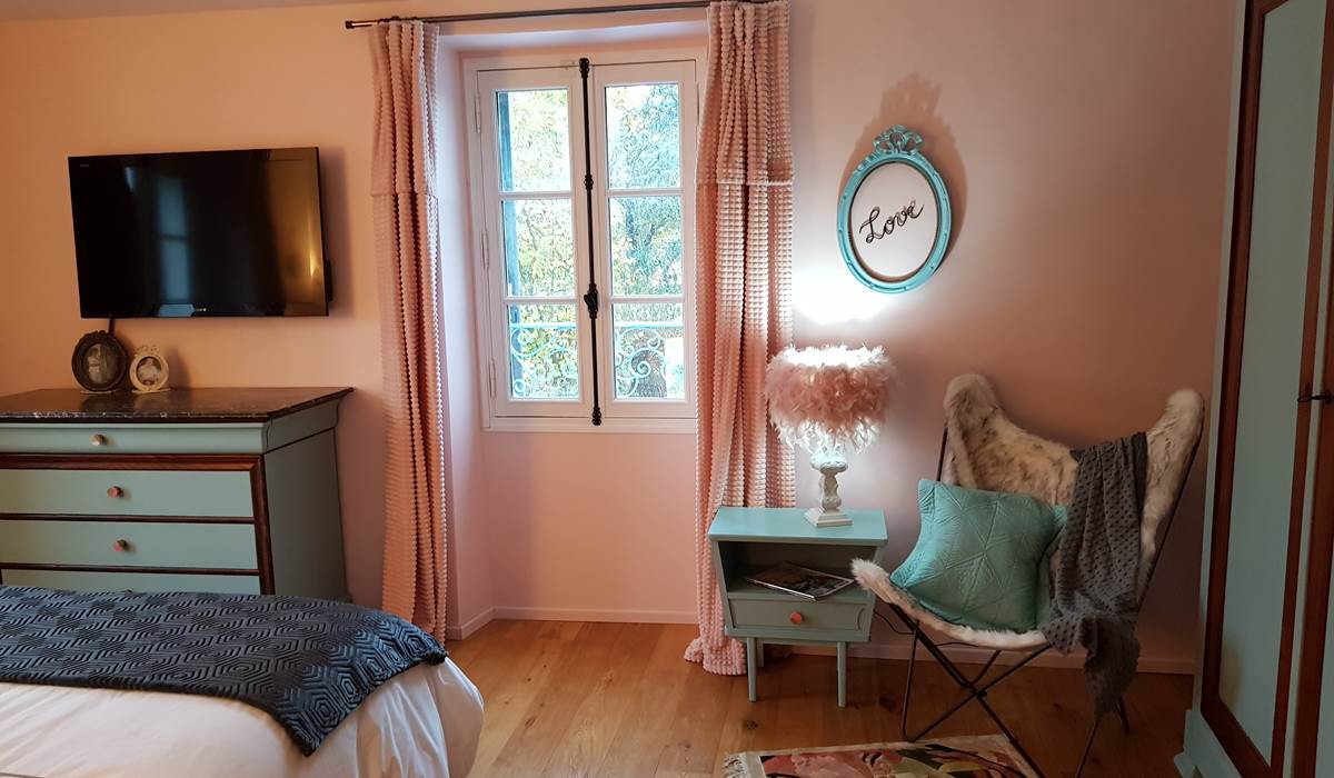 CHAMBRE ETAGE LIT 180
