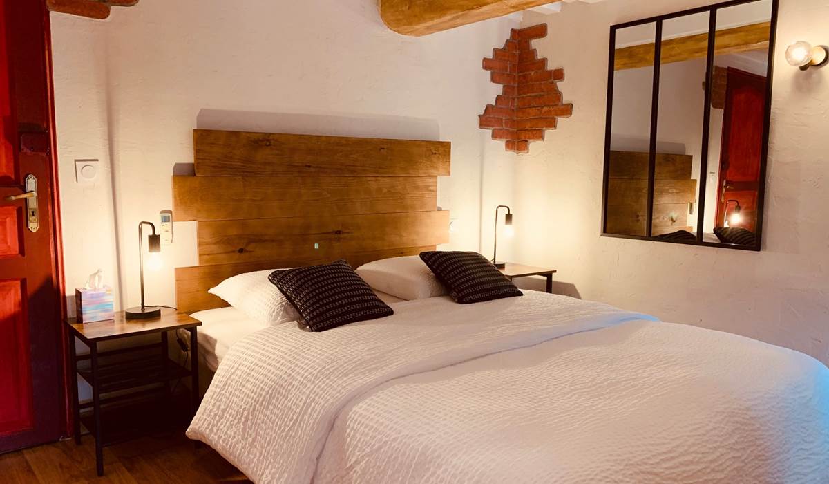 Chambre moderne et confortable