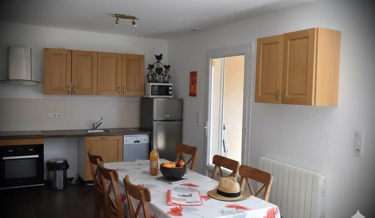ombrebleuedufiguier-gîte-cerisiers-cuisine