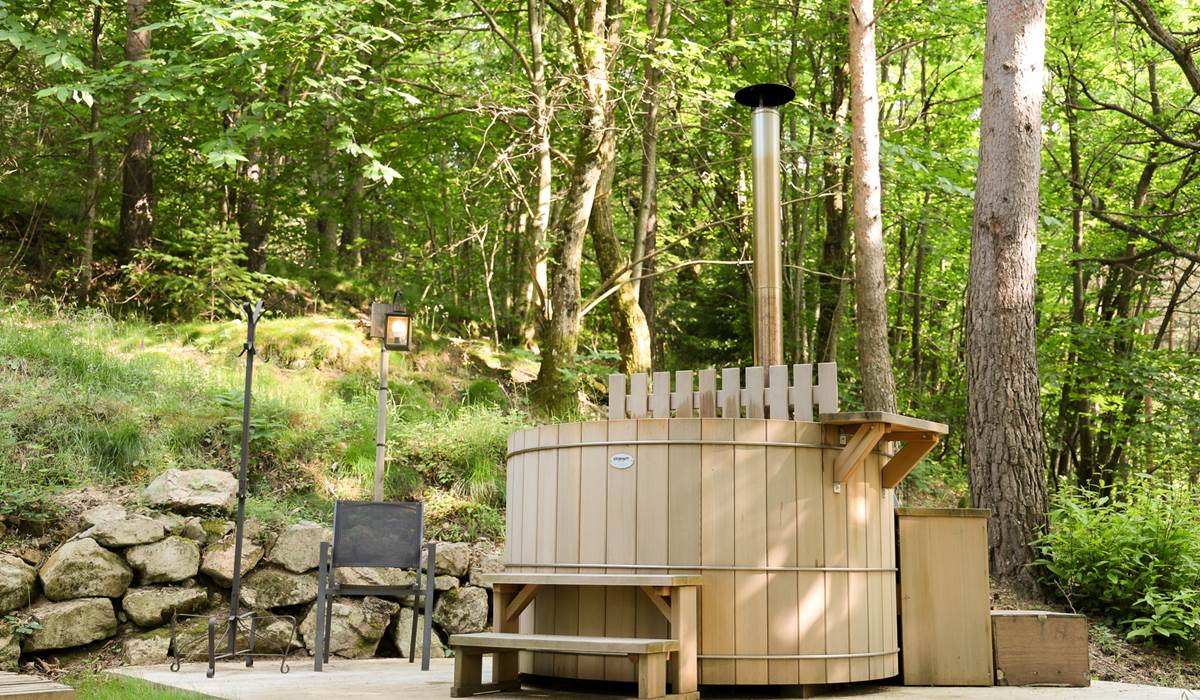 Bain nordique chauffé au feu de bois