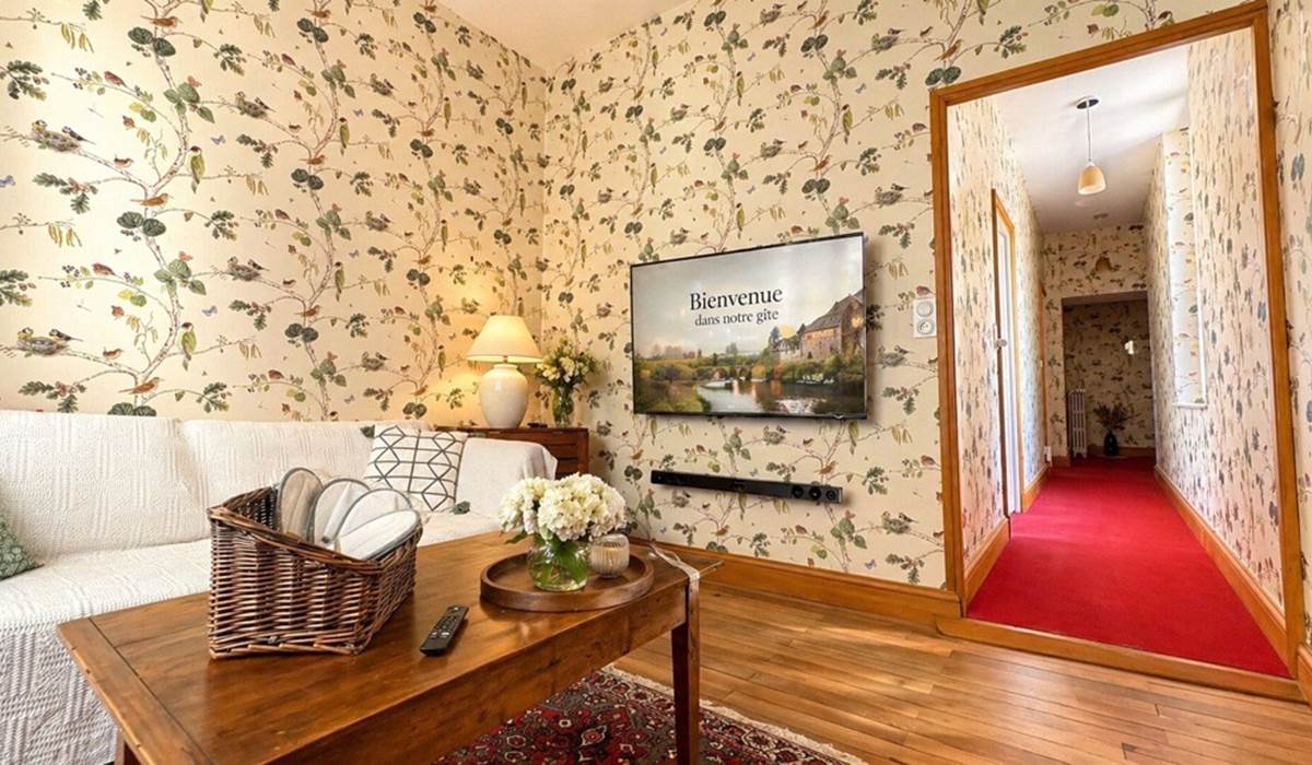 gite-deux-couronnes-chinon-salon TV HD + Netflix C+
