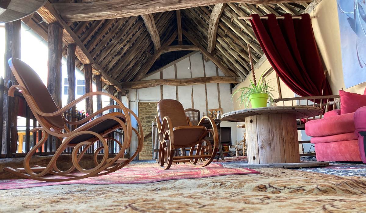 Une maison d'hôte où il fait bon vivre et partager, un petit-déjeuner, un verre, un livre, une conversation ...