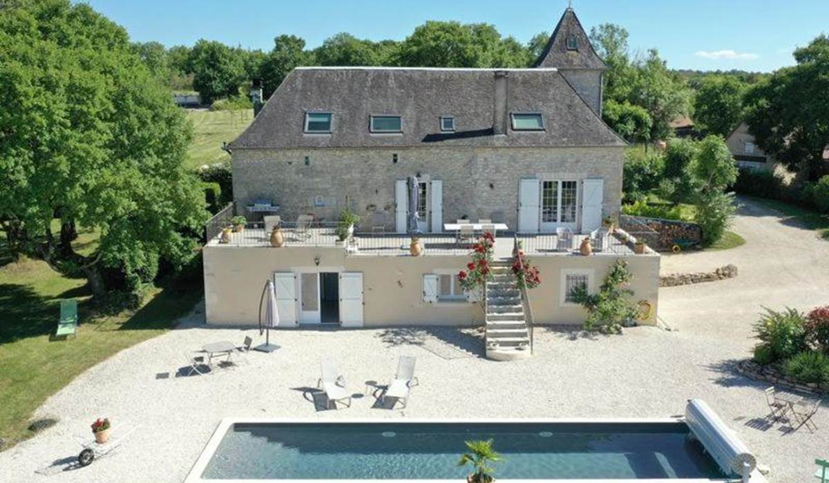 MAISON ET COULOIR DE NAGE