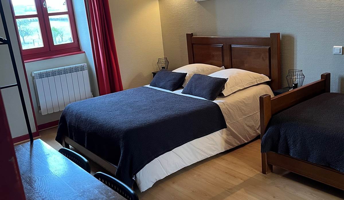 Lit Double & Lit Simple - Double Bed & Single Bed