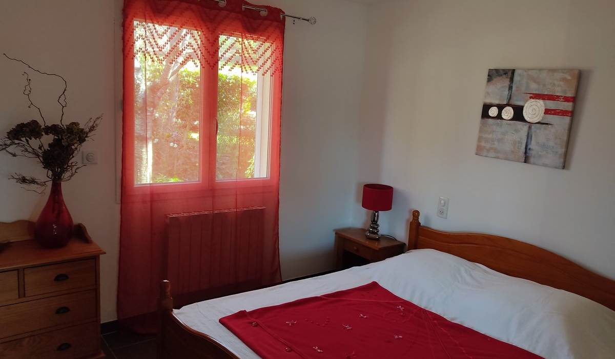 chambre parentale gîte Cerisiers ombre bleue du figuier gîtes et chambres d'hôtes avec piscine ardèche