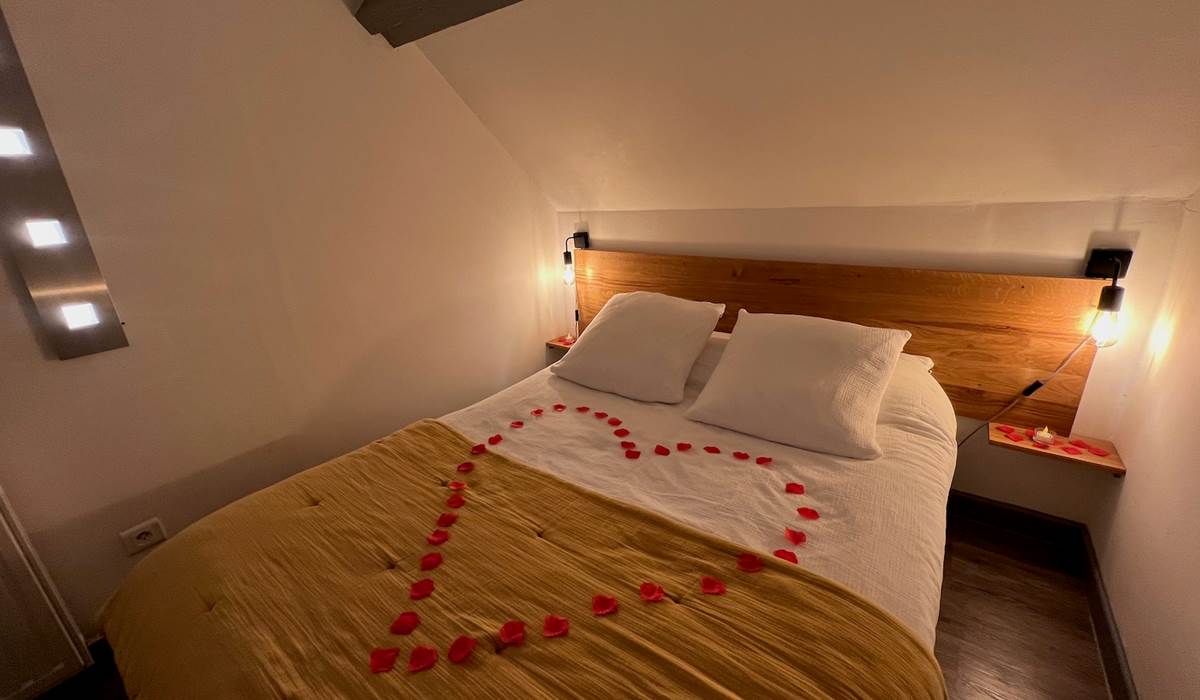 chambre-love-cocooning-studio-tournesol-spa