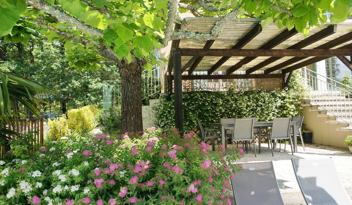 Pergola chambres d'hôtes dordogne périgord Les Feuillantines
