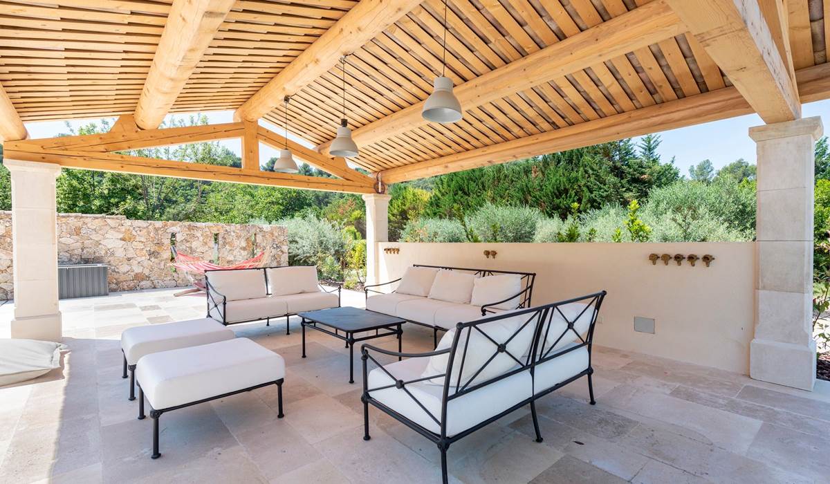 poolhouse_2560