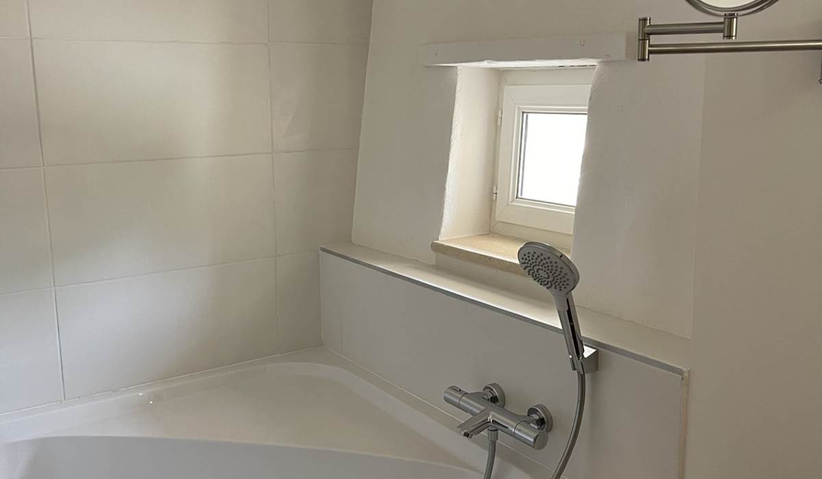 SALLE DE BAIN 2E`ME E´TAGE baignoire MF