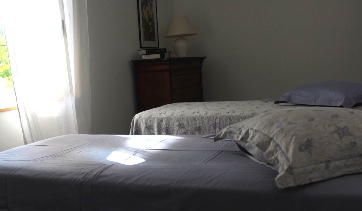 Les chambres du Gîte sont faites à votre arrivée, vous n'aurez plus qu'à vous laisser aller dans un sommeil profond facilité par un couchage confortable dans des draps fort agréables.