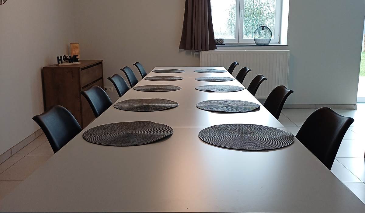 Salle à manger, table pour 10 personnes