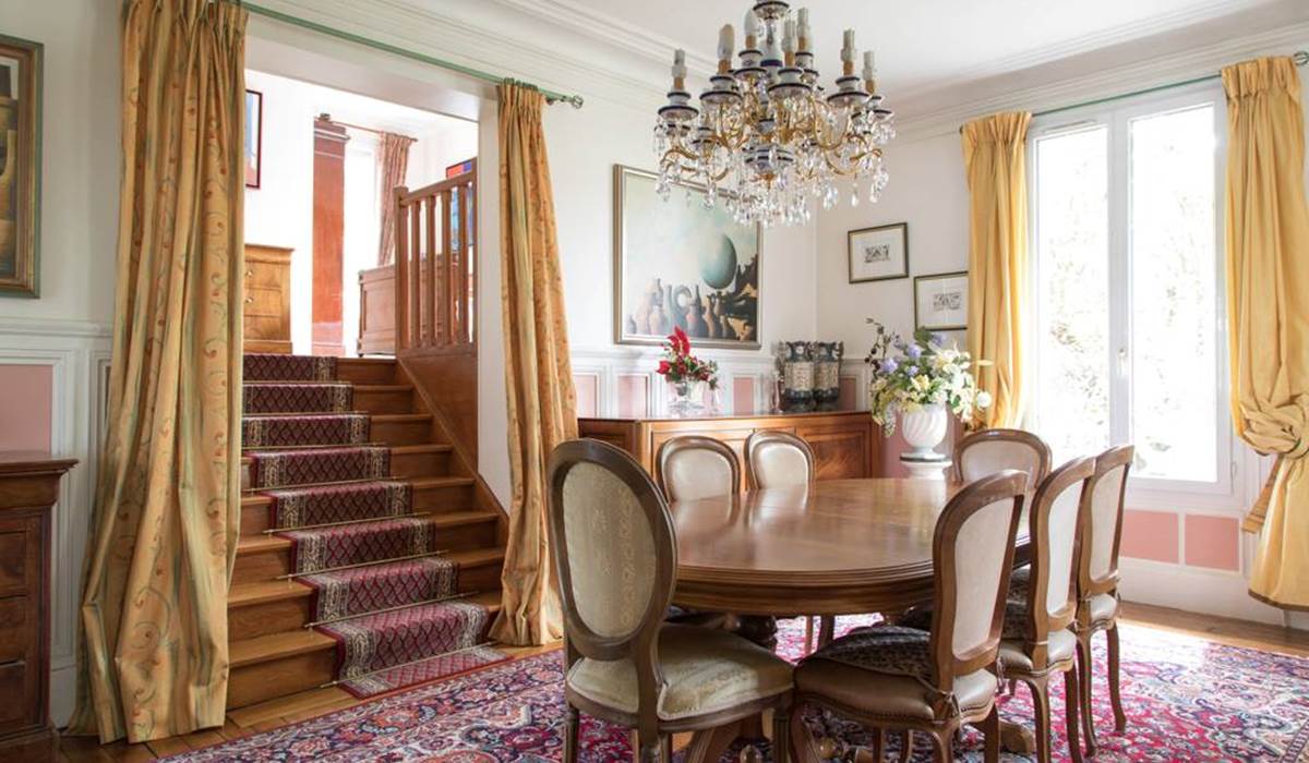 salle à manger et chambre bibliothèque