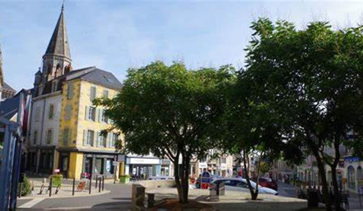 gueret creuse Gite de 12 personnes Creuse proche Faux la Montagne activité famille lac