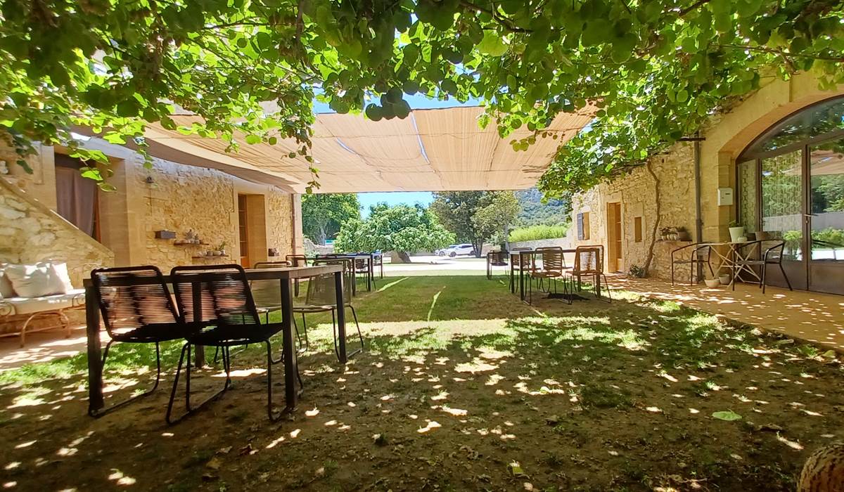 Cour interieure Domaine Saint Martin Côté Garrigue