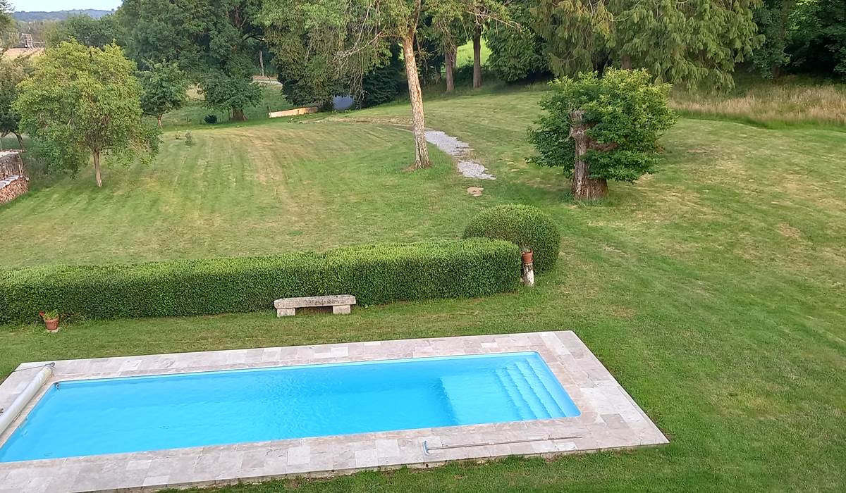 Vue de la chambre de la Tour sur le Jardin, Maison d’hôtes la Babinerie,  Saint Léonard de Noblat, Haute Vienne, Nouvelle Aquitaine,
