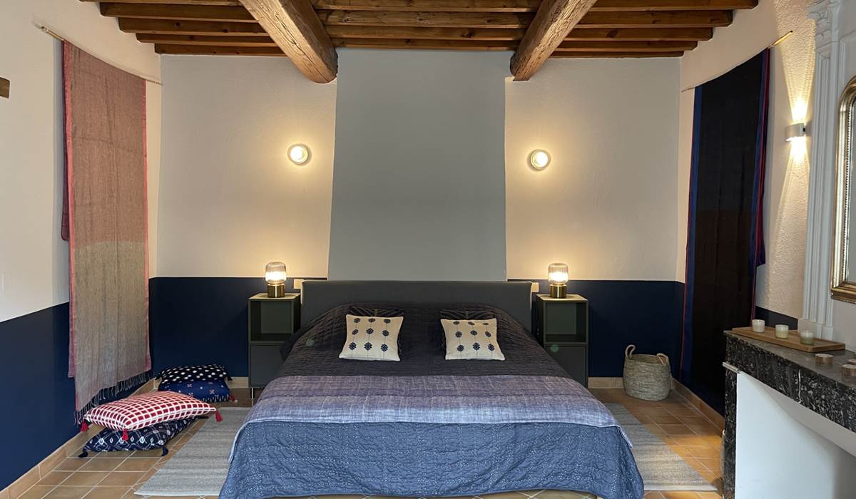 CHAMBRE MARINE-ROUGE 1ER E´TAGE MF vue ensemble