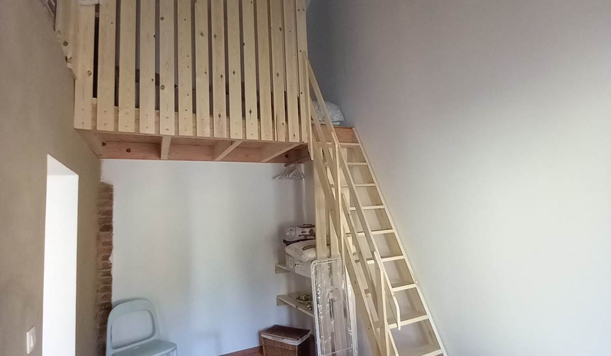 Le lit cabane, il est identique dans les 2 gîtes , il peut accueillir une personne adulte ou un enfant.