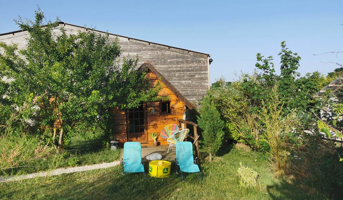 Adossée au hangar de notre ferme