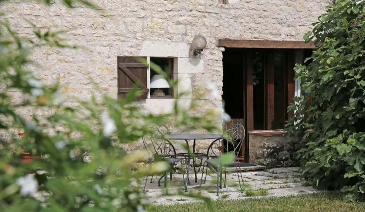 Le gîte Saint-Cirq-LaPopie, marie à la perfection vieilles pierres, bois et authenticité.