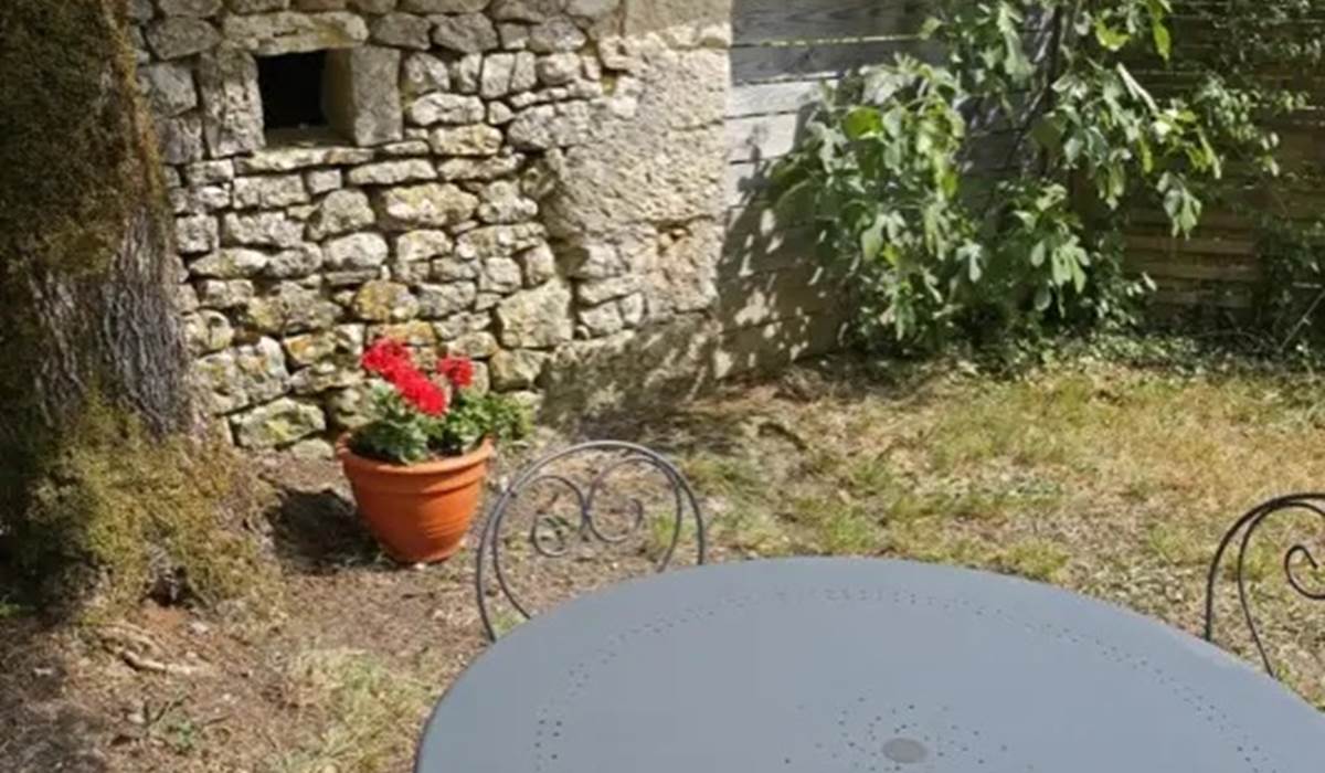 gîte Cahors, jardin, vieilles pierres authentiques