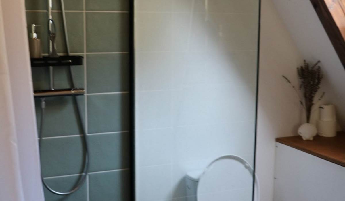 Salle d'eau chambre familiale 2 à 4 personnes grand gite vallée du Célé