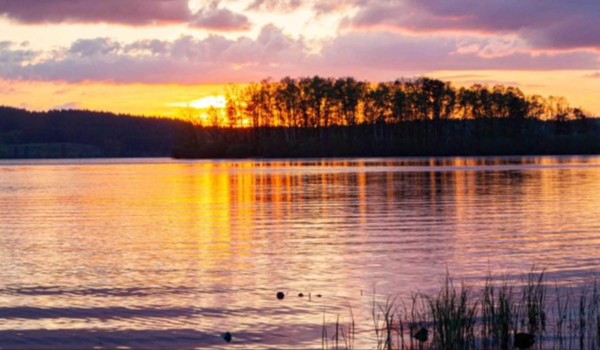 lac de vassiviere coucher de soleil