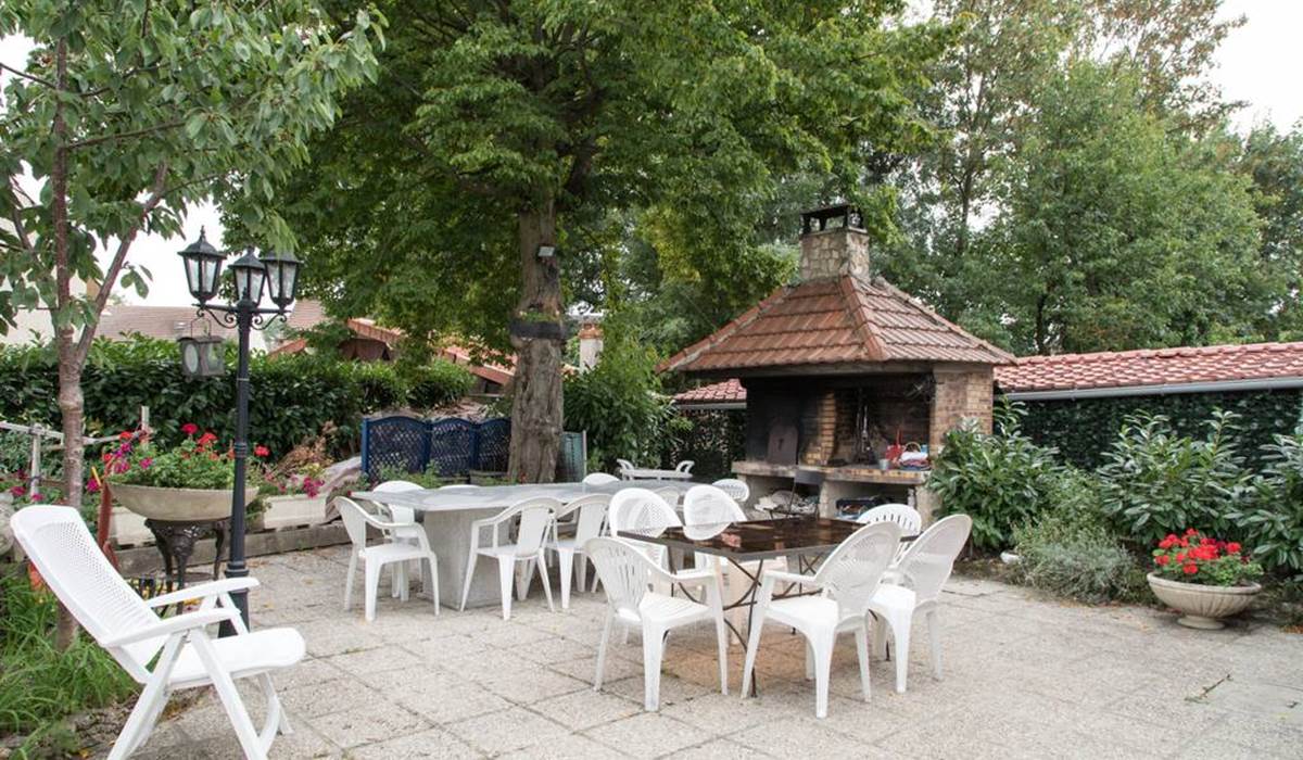 jardin extérieur terrasse et four
