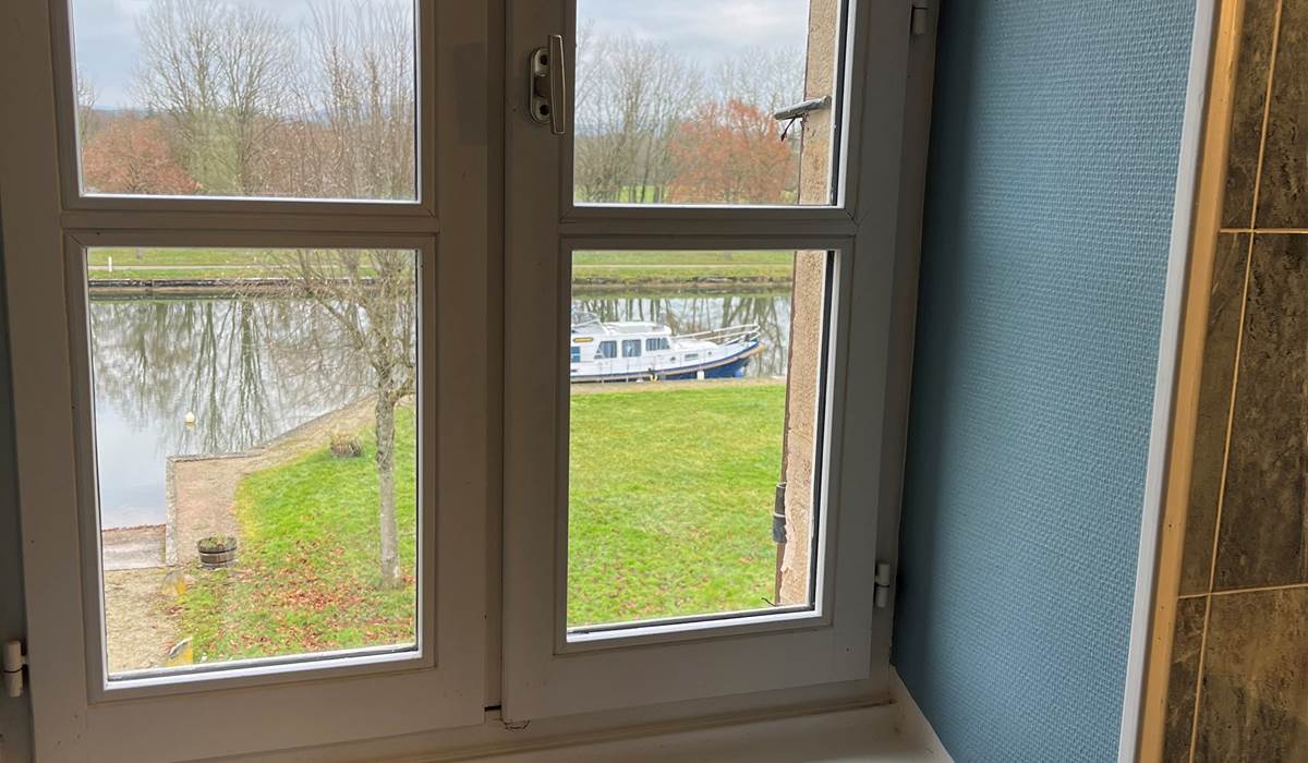 Vue sur le Canal de Bourgogne - Burgundy Canal View