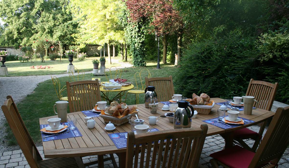Petit-déjeuner au jardin