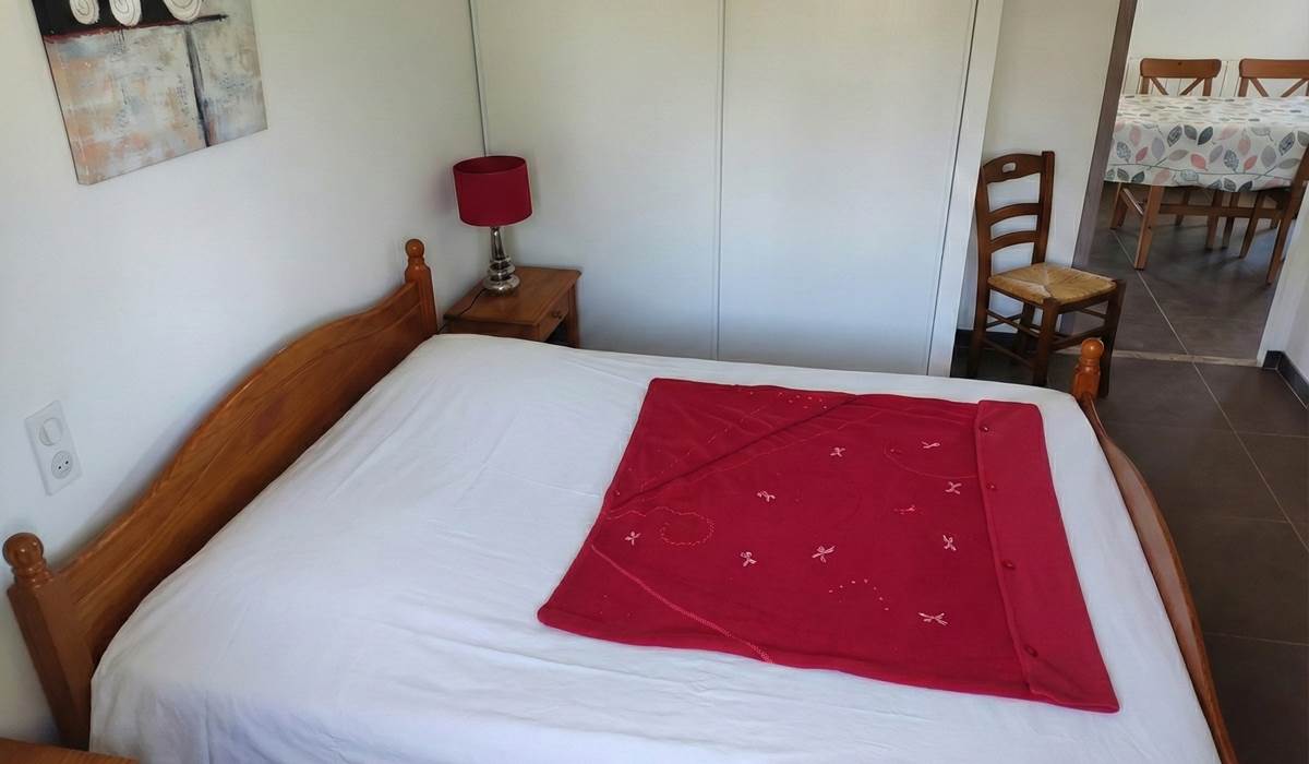 ombrebleuedufiguier-gîte-cerisiers-chambre parentale 2