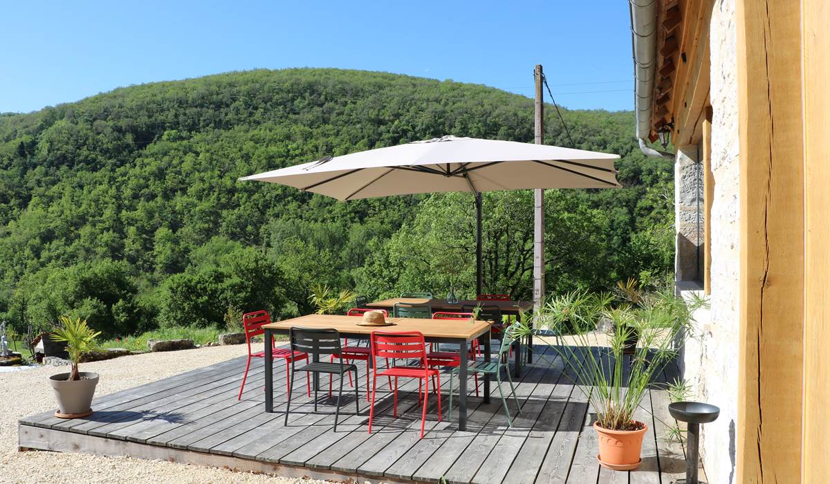 Terrasse grand gite proche Figeac